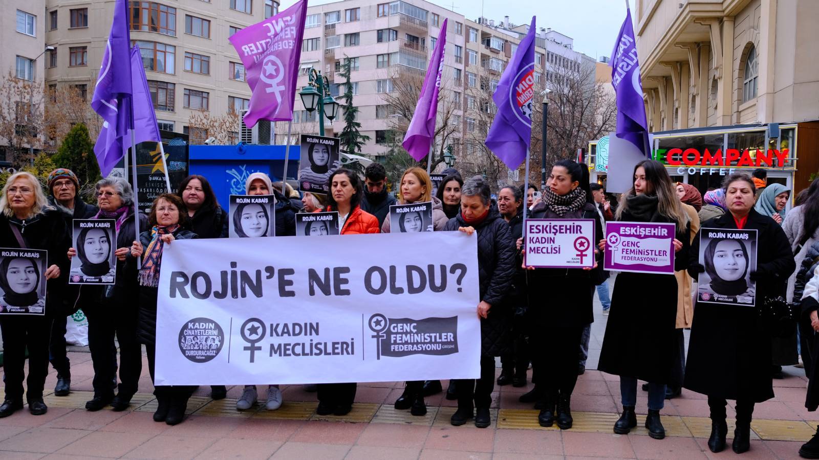 Kadınlar, Rojin Kabaiş için ayakta: Neden her şüpheli kadın ölümünde olduğu gibi yine intihar deniliyor?