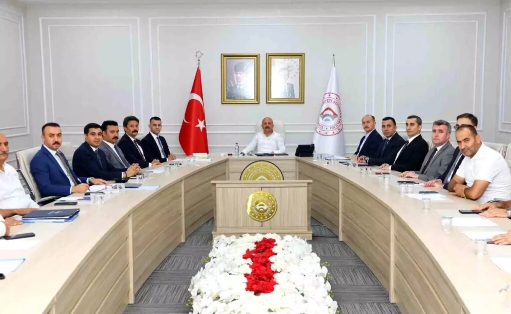 adiyamanda orta hasarli yapilarin yikimi toplantisi eG9h8ZaJ