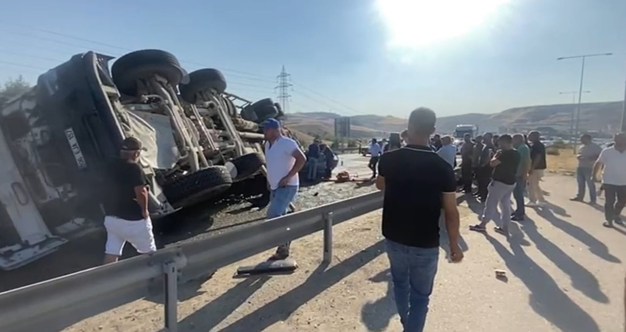 ankarada beton mikseri otomobilin uzerine devrildi 6 yarali k6mtvdPb