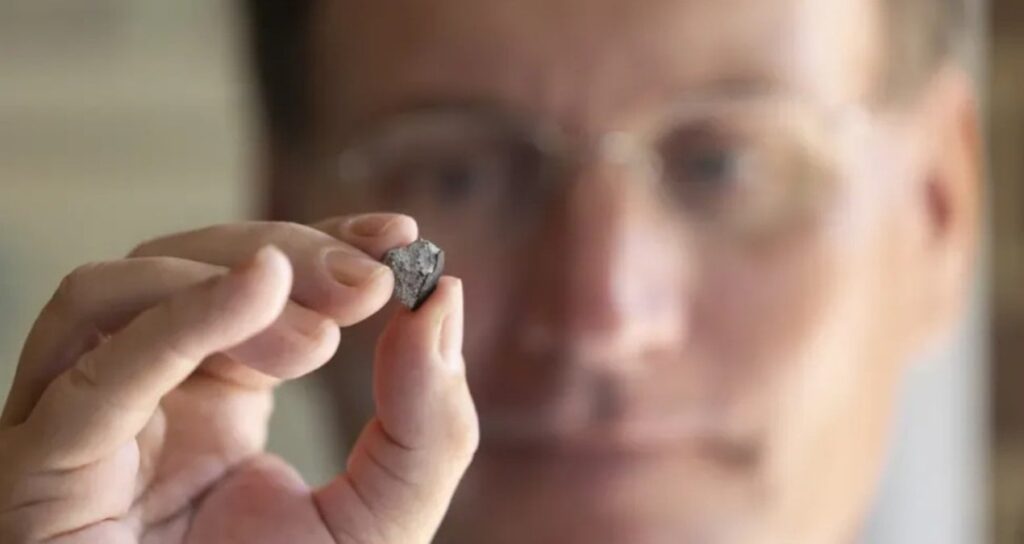 evin catisina dusen cisim dunyadan yasli cikti 8IAt285N