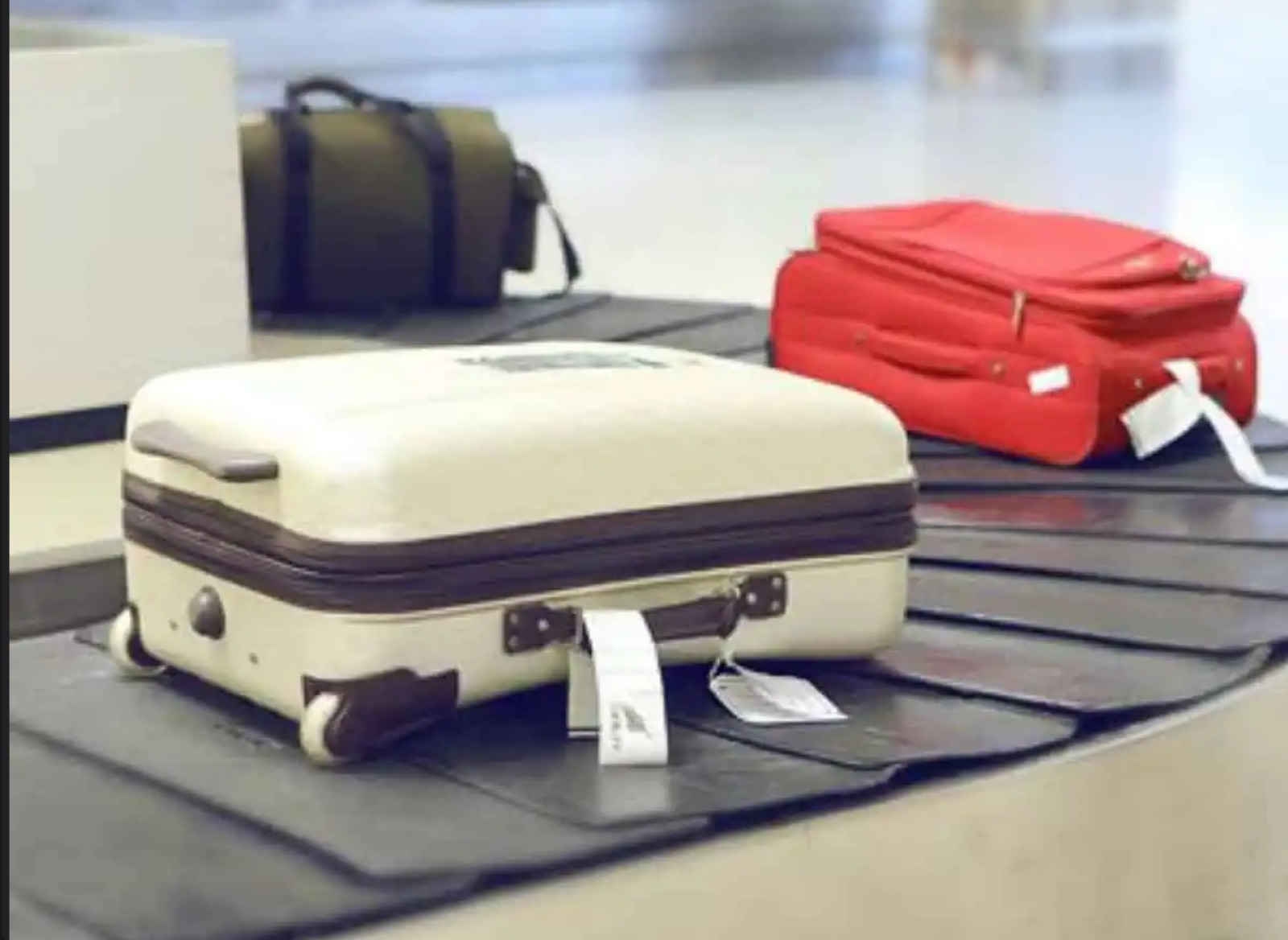 otobus soforunun dikkati sayesinde fark edildi valizi acan polis gordugune inanamadi i4RFp9SK