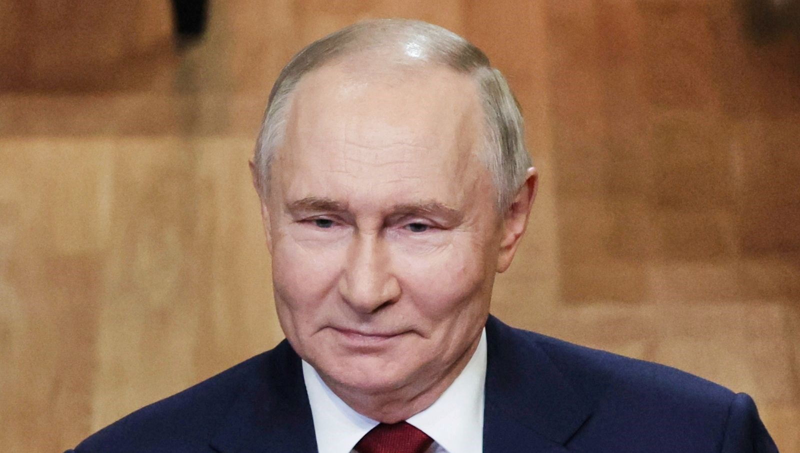 rus ordusunda savasirken oldu putinden cia yetkilisinin ogluna madalya VbE8E28z