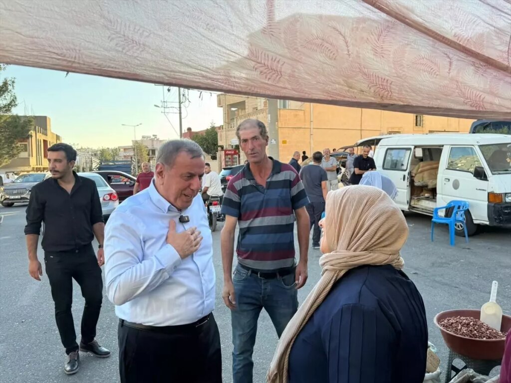 baskan sahin semt pazarini ziyaret etti vf2XQ4wI