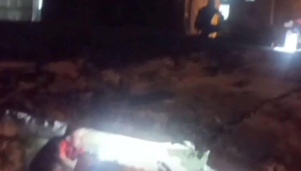 batmanda 2 katli bina coktu 8VVPw8WX