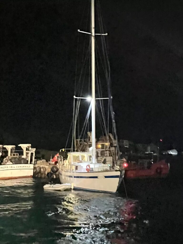 canakkalede suruklenen tekne kurtarildi 3zkHtx3A