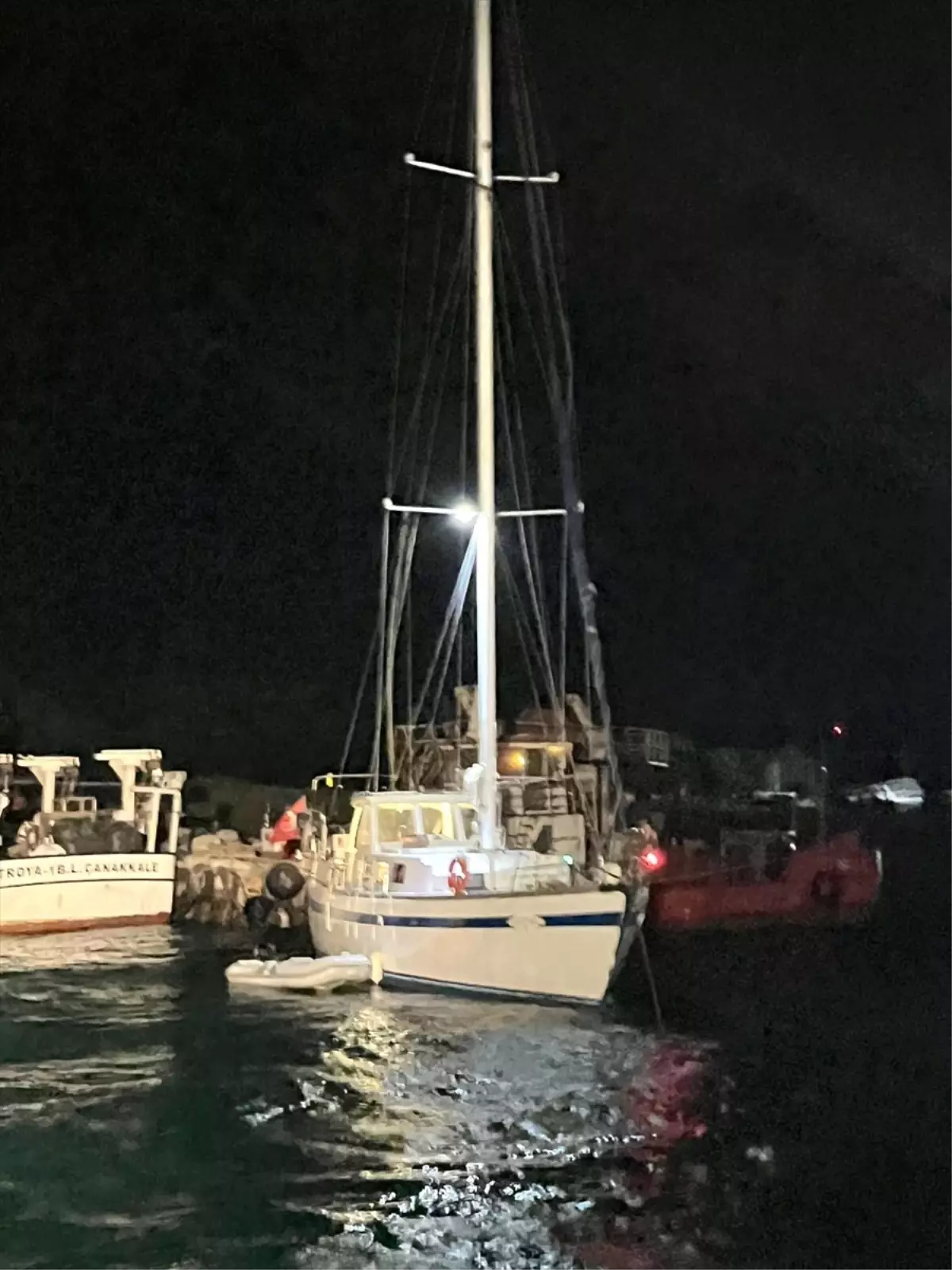 canakkalede suruklenen tekne kurtarildi 3zkHtx3A