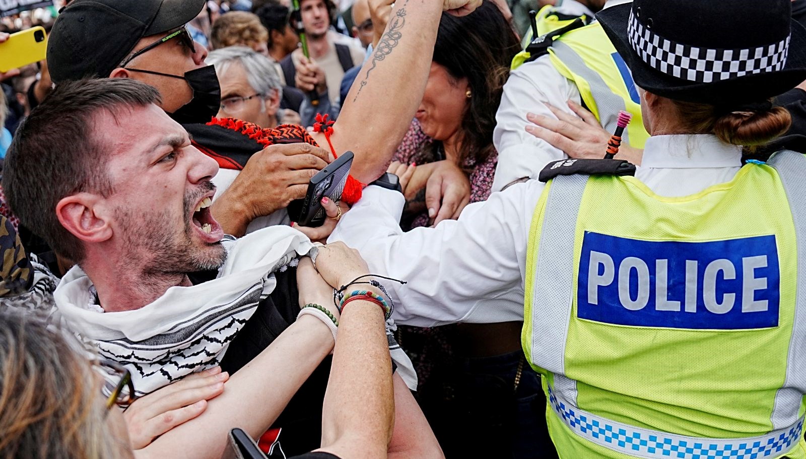 gozalti sayisi 890 ingilterede palestine action mudahalesi 7EG7X4Jj