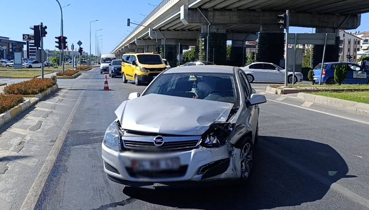 kirmizi isik ihlali kazaya yol acti mWQrlJ3V