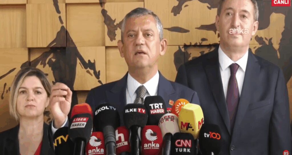 ozelden bahceli ve erdogana sokak yaniti rwYeSvye