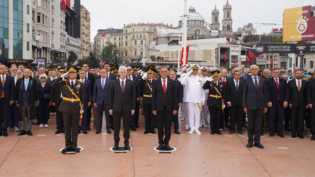 taksimde imamoglusuz bir toren daha cumhuriyet anitina celenk birakildi PXemaTaJ