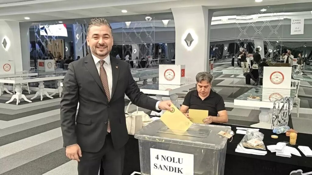 ugur nuri akin kayseri eczaci odasi baskanligina yeniden secildi i6b2syJl