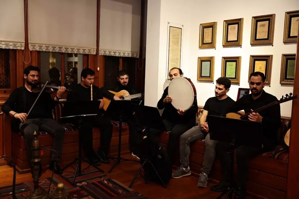 bagcilar belediyesinden muzik grubu beyefendiler 2x2RDDIy.jpg