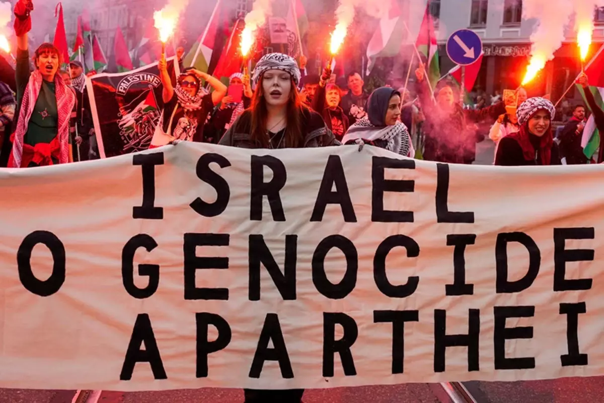 binler sokaga indi norvecten israil maci oncesi filistine destek yuruyusu svO3Plcz