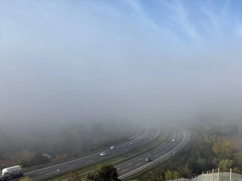 Bolu’da Sis Ulaşımı Zorlaştırdı