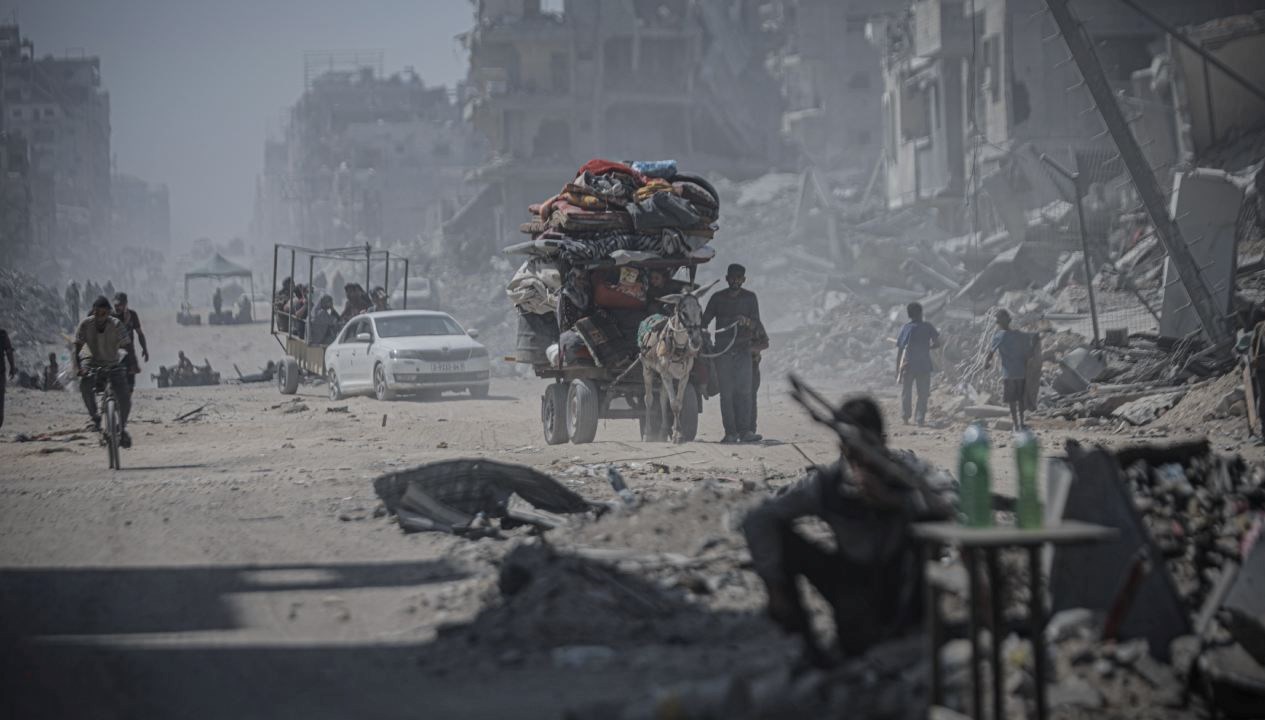 israil askerleri gazzede evini kontrol eden filistinliyi katletti KULz2yUM.jpg