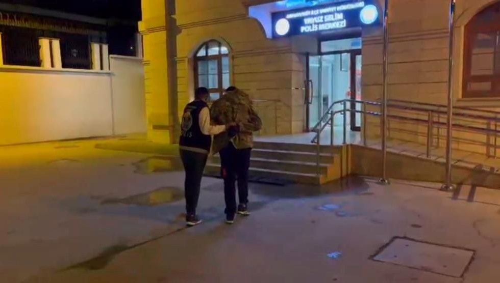 istanbulda genc kiza durakta taciz supheli yakalandi nedOlvSY