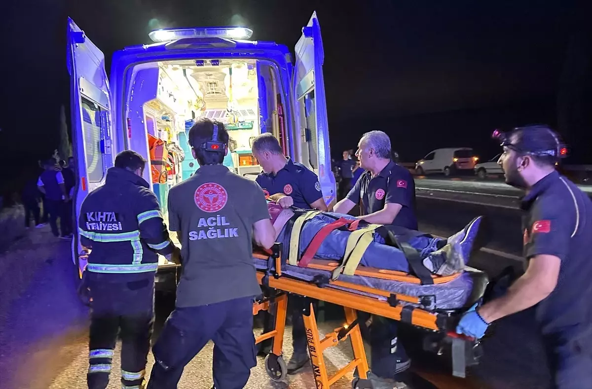 kahtada otomobil sarampole devrildi 2 yarali g9AnsAIO