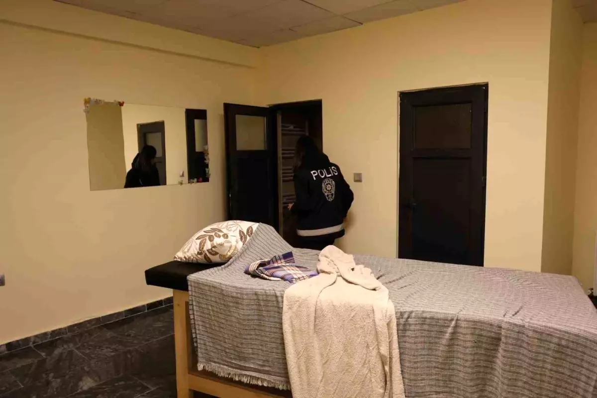 nevsehirde fuhus operasyonu 5 gozalti 6 kadin kurtarildi XMEOArGm.jpg