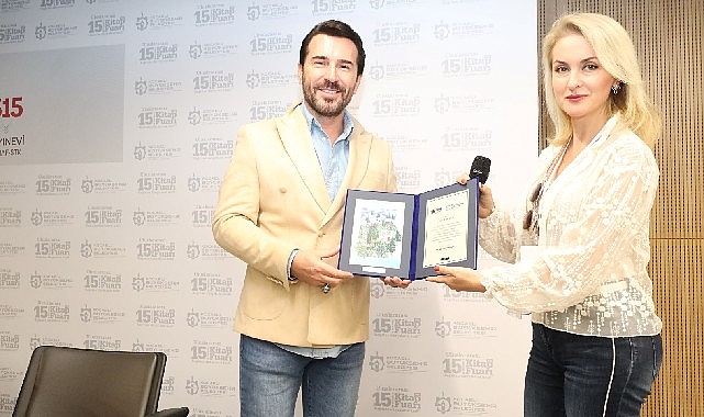 sair arslan sevilen eserleriyle kitap fuarinda 8t8fC31K