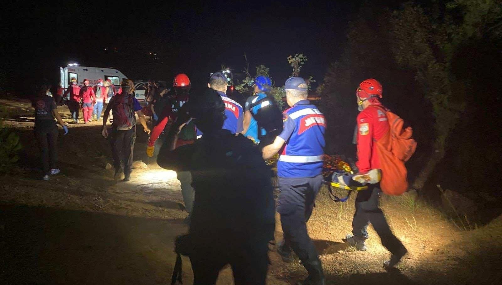 yuksekten dustuler magaradaki iki cocuk kurtarildi ArPR5V1W