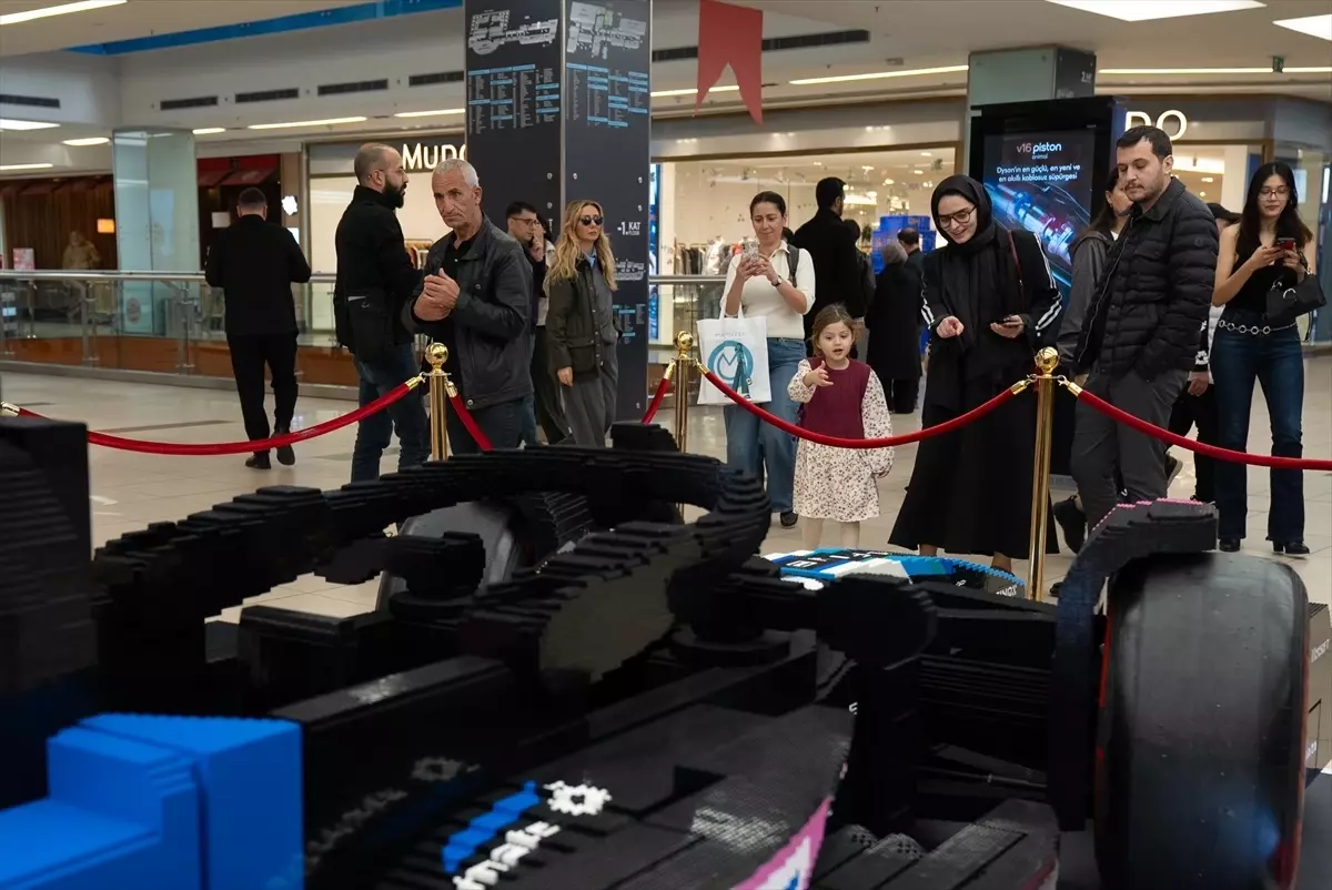 400 bin lego parcasiyla yapilan formula 1 araci ankarada sergileniyor dWLqOW7y.jpg