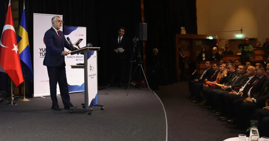 bakan isikhan isvecte turk gurbetcilerle bulustu r9VBTB2O.webp