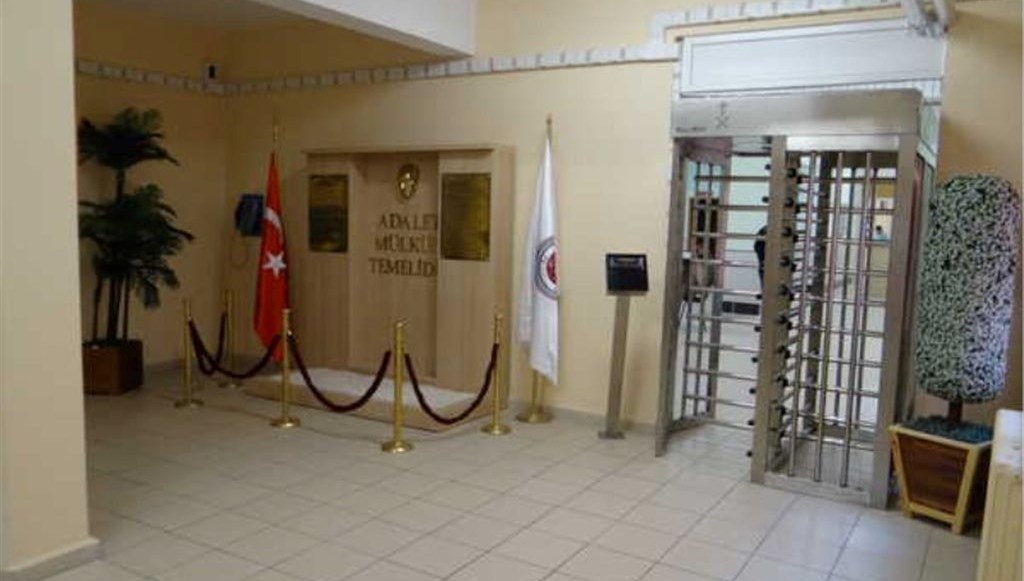 cezaevindeki acik gorustebabasi tarafindan dovulen cocuktan haber var GsmufTlq.jpg