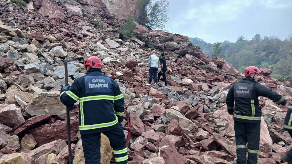 fatsada tas ocagi santiyesinde gocuk isciler enkaz altinda KUBZWf6e.jpg