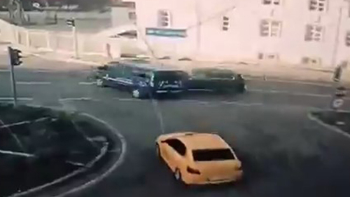 gumushanede jandarma minibusune makam araci carpti 2 asker yaralandi gYfvdaNw.jpg