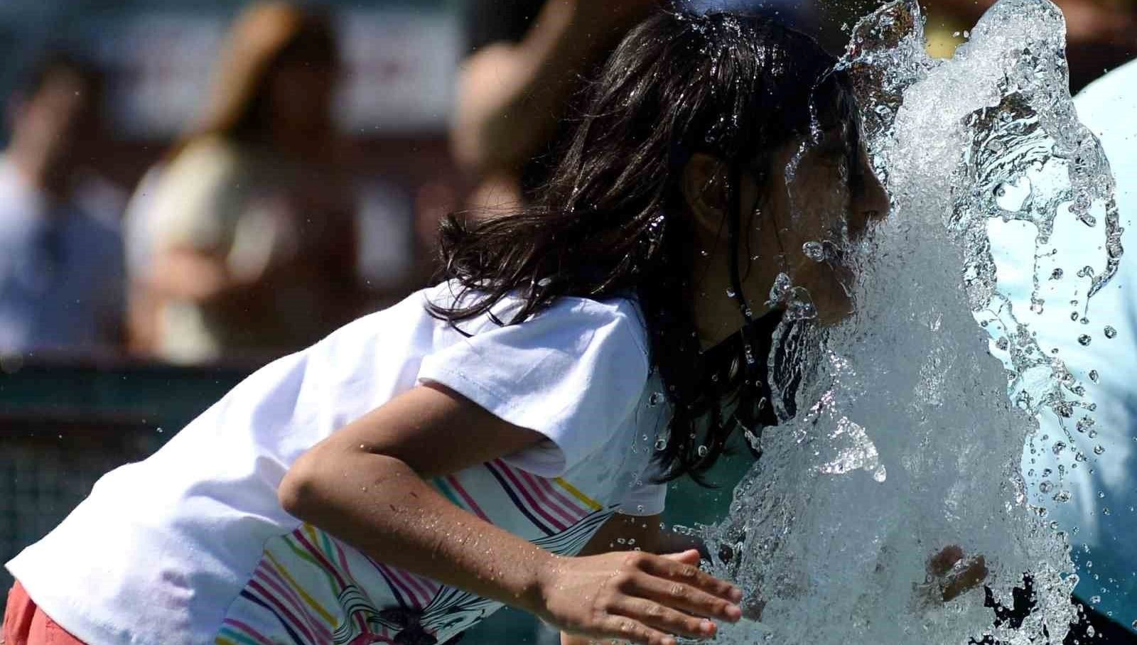 pastirma sicaklari etkisini gosterdi sicaklik 33 dereceye kadar cikti rKWtgEFj.jpg
