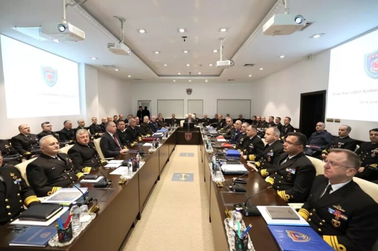 bakan-guler-baskanliginda-deniz-kuvvetleri-komutanligi-yillik-komutanlar-toplantisi-yapildi-1W1gWO9F.jpg