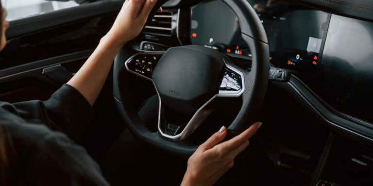 otomobillerde-yuvarlak-direksiyon-tarihe-karisiyor-yenileri-nasil-olacak-LpIQSNMS.jpg