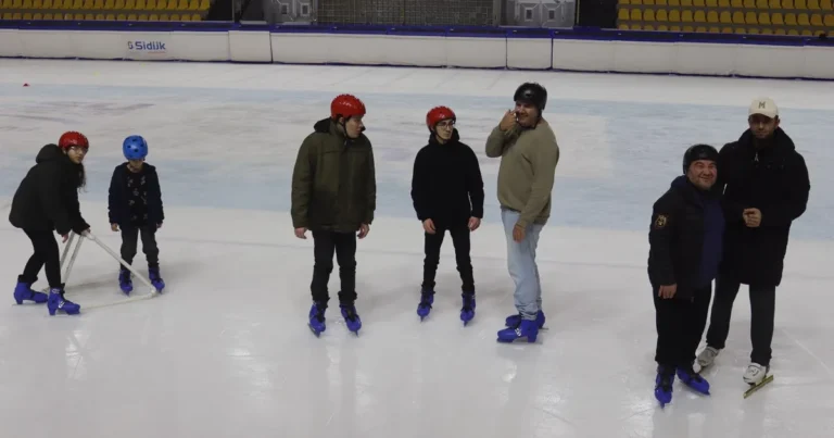 yadev-ogrencileri-buz-pistini-sevdi-rr29xGby.webp
