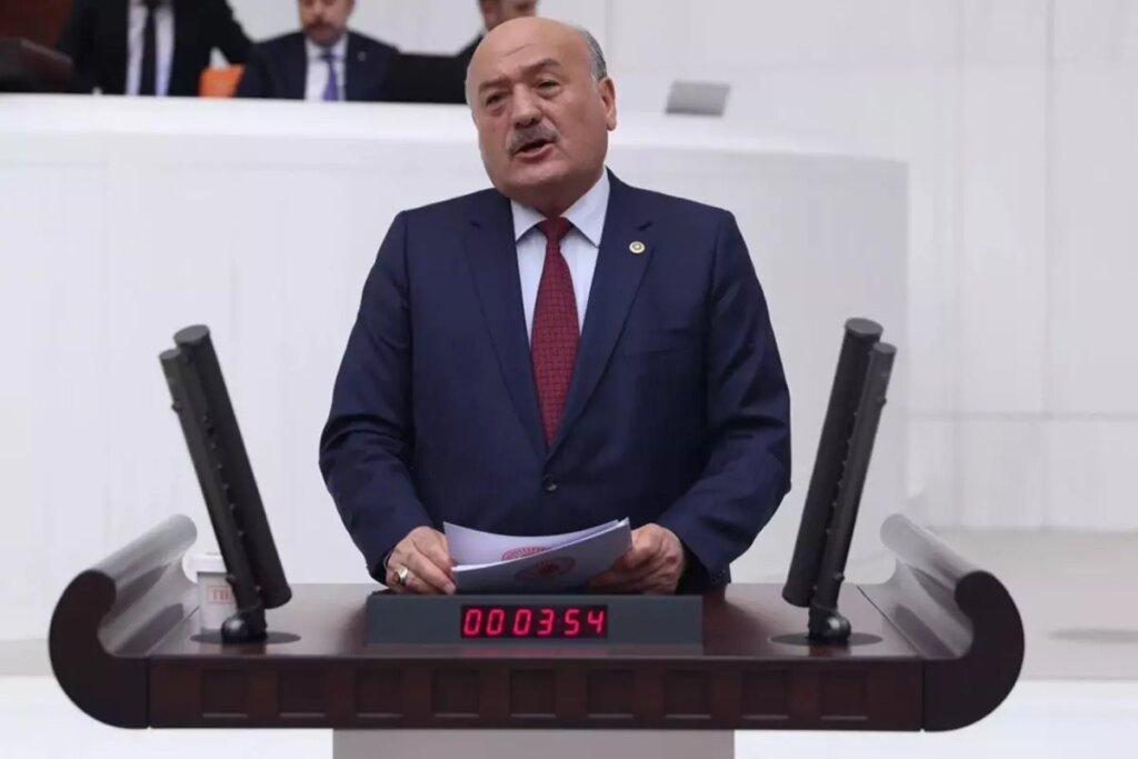 Bunu da gördük! Meclis kürsüsünden otel reklamı yapan milletvekili