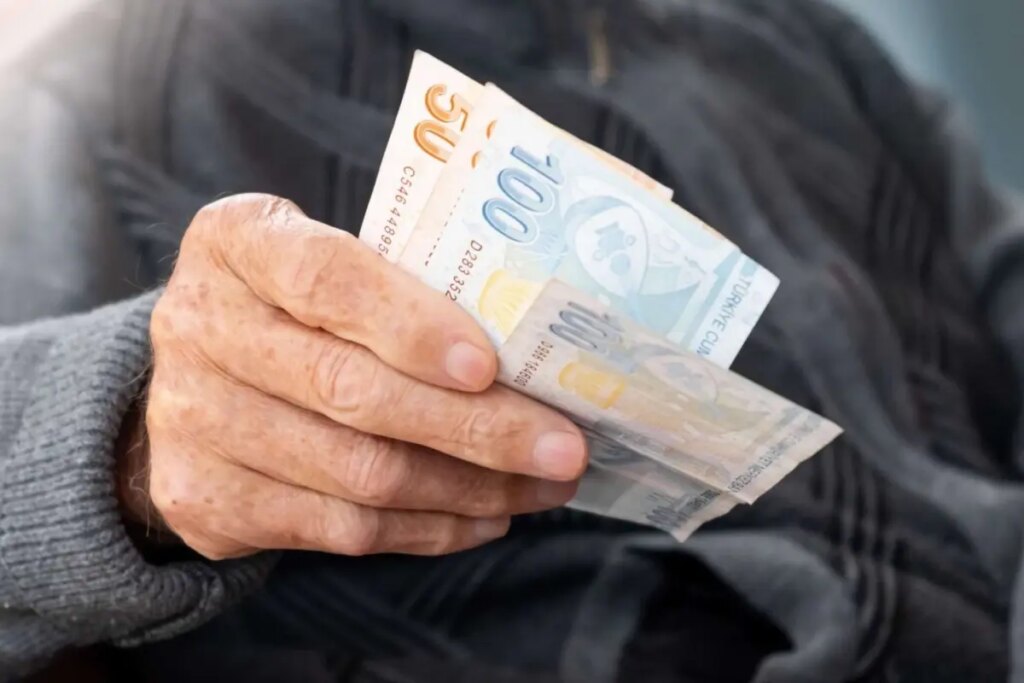 En düşük emekli maaşı belli dolu